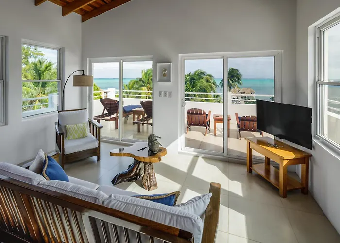 Weezie's Ocean Front Hotel&Garden Cottages